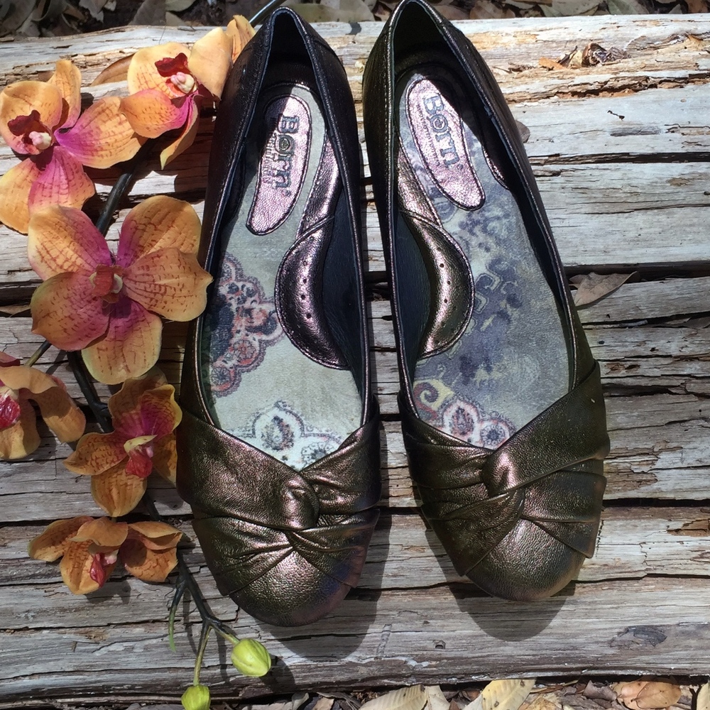 Born Metallic Bronze Gold Brown Flats Shoes size 8